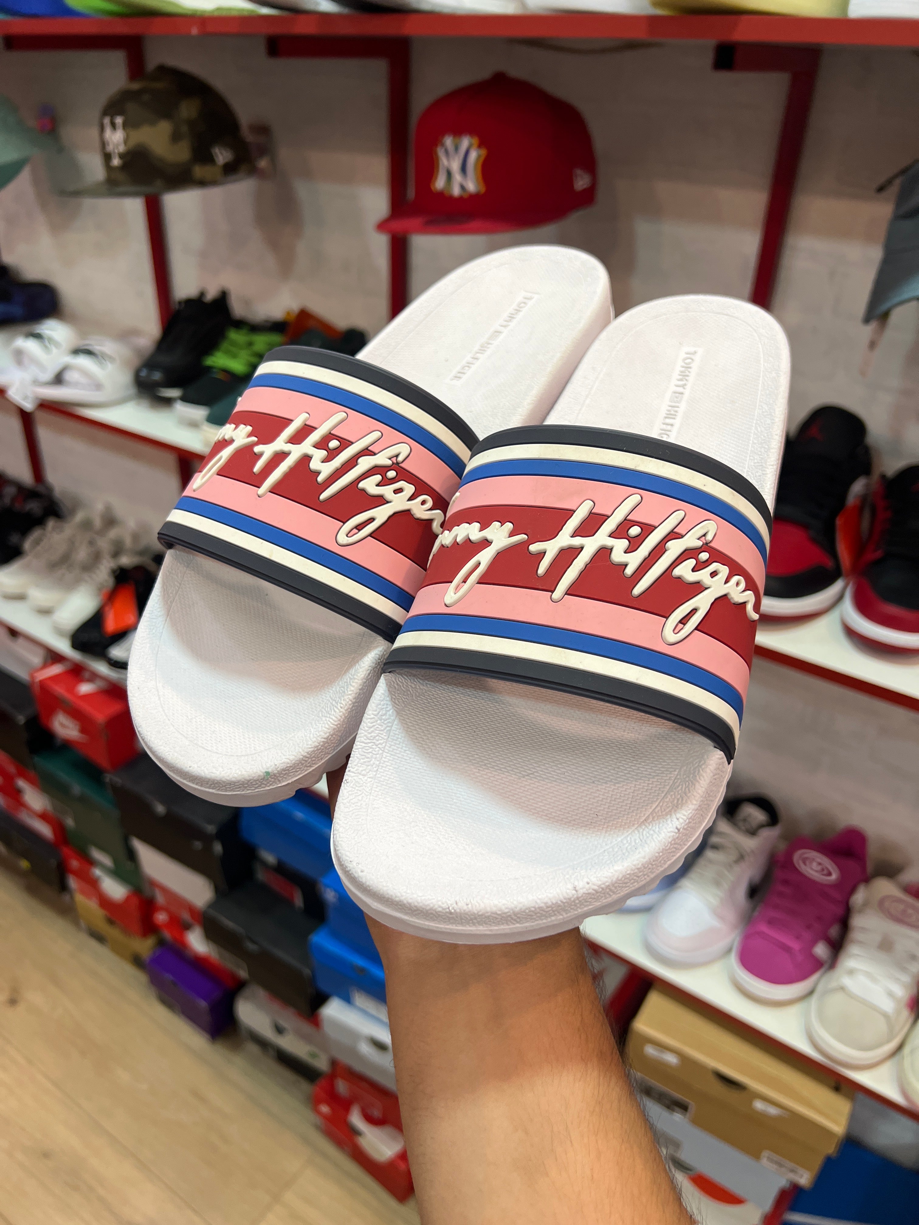 TOMMY HILFIGER